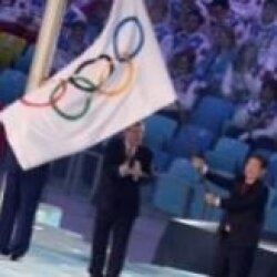 Сочи передал олимпийский флаг южнокорейскому Пхенчхану