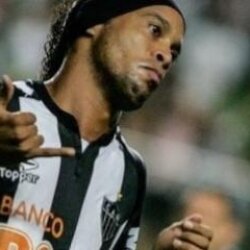 Полузащитник бразильского Атлетико Минейро Роналдиньо