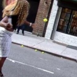 Первая ракетка мира Серена Уильямс разбила витрину в Нью-Йорке. знаменитости, теннис