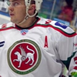 Уфимские хоккеисты продолжат борьбу на выезде