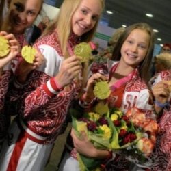 Олимпийские чемпионки Наталия Сафонова, Ирина Анненкова, Софья Скоморох, Дарья Дубова и Виктория Ильина (слева направо)