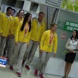 Белорусских спортсменов, вернувшихся со II Юношеских олимпийских игр, торжественно встретили в Минске