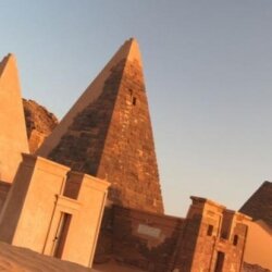Французские археологи провели раскопки 35 новых пирамид на территории