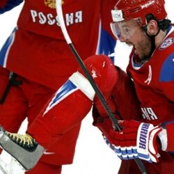 Сборная России в драматичном полуфинале чемпионата мира-2009 одержала. Ак барс хоккейный клуб