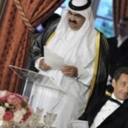 Шейх Катара и президент Франции с женамми. 